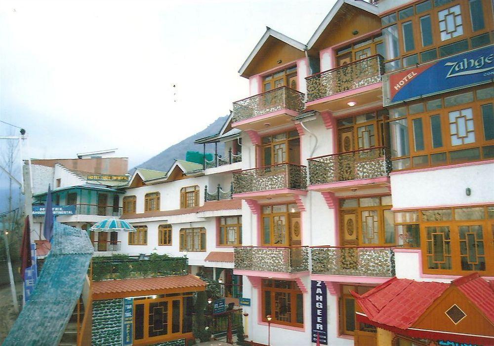 Hotel Zahgeer Continental - Srinagar Buitenkant foto